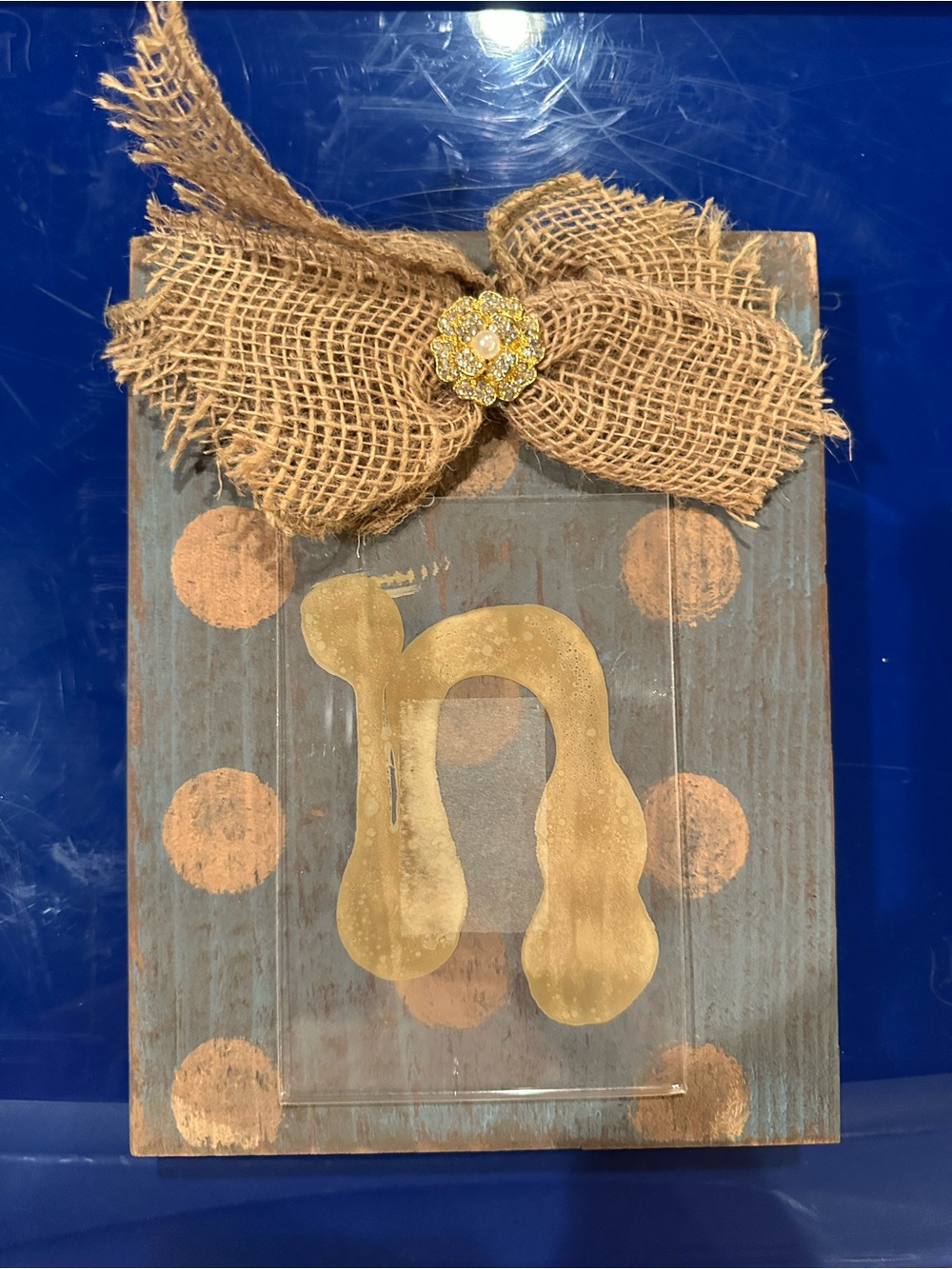 Rustic Gold Hebrew Letter Wall Plaque with Burlap Bow
